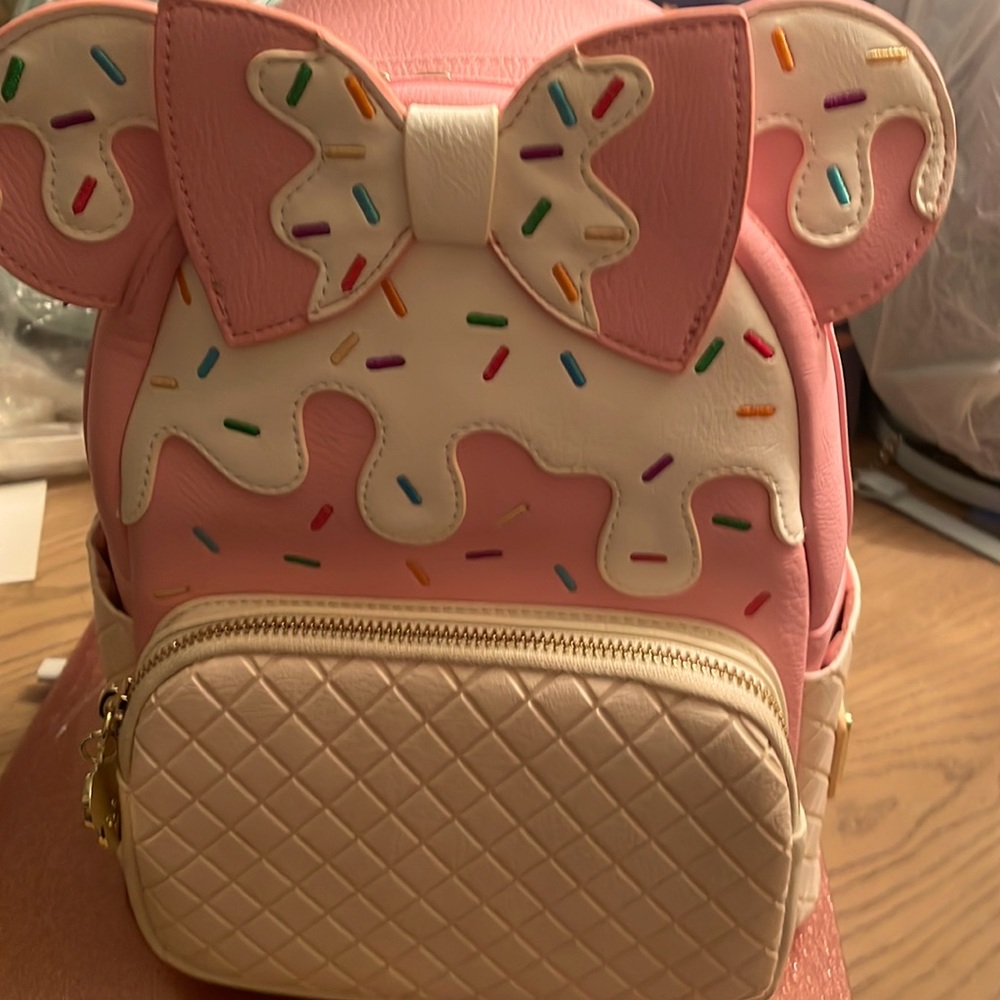 Loungefly Minnie Mouse Ice Cream with cute little charm NWT ( retired bag )